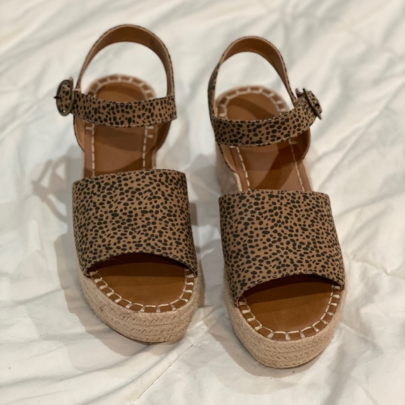 universal thread cheetah sandals